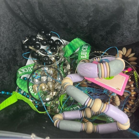 5 pounds of craft jewelry bundle vintage to current for repurpose - Picture 11 of 14